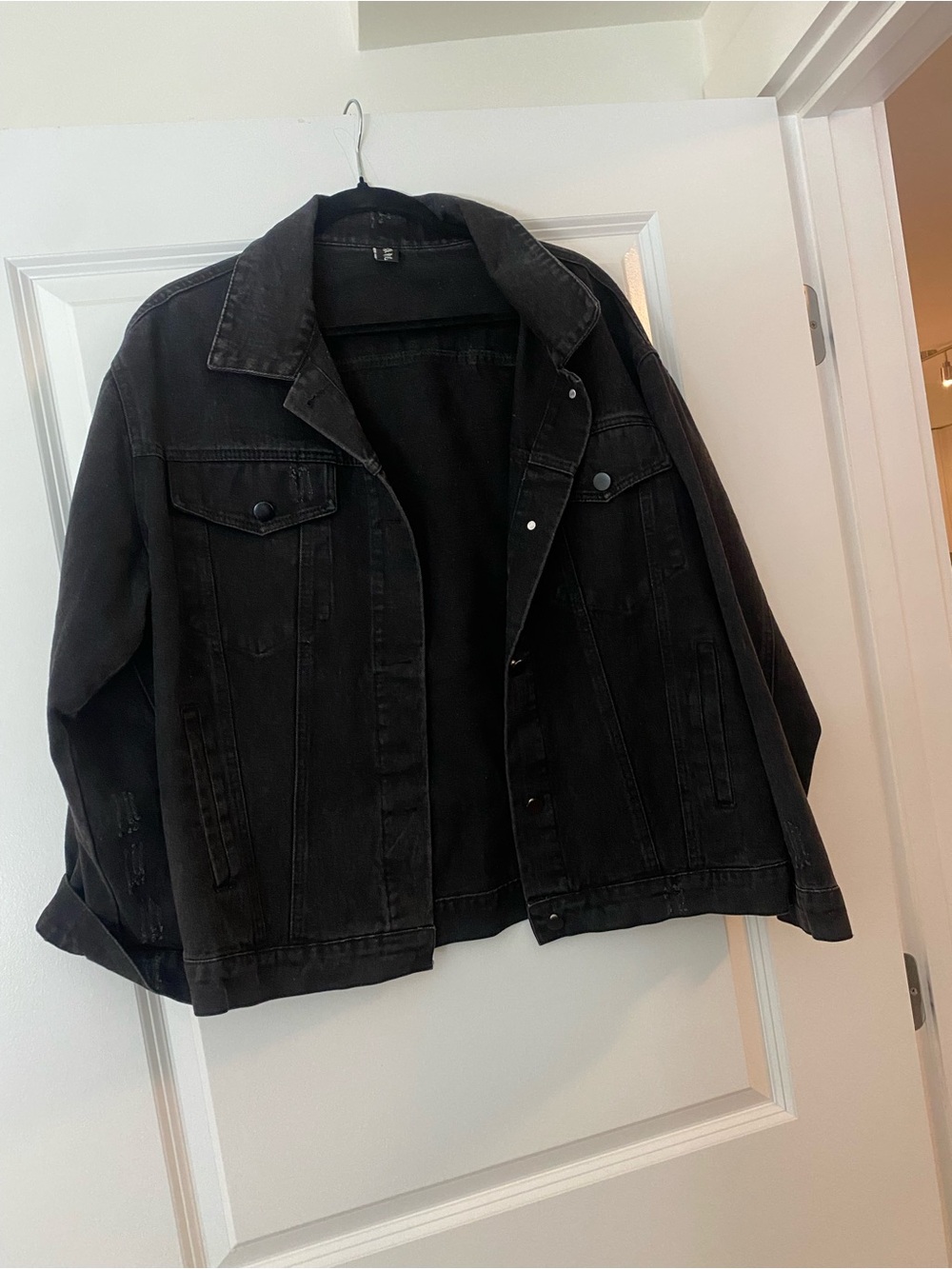 Black Denim Jacket with Embroidered Circle Floral Motif - Picture 3 of 3